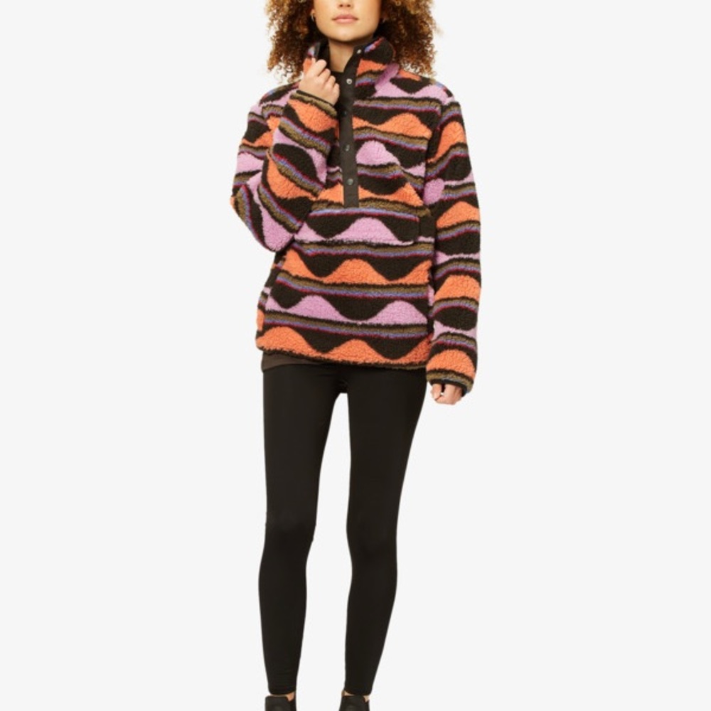 Billabong Women's Switchback Pullover fleece in a multi-color wave pattern XS